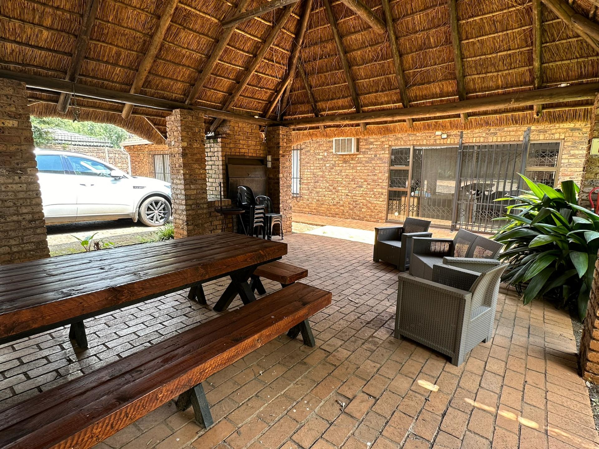 Braai Area (2) Braai Area (2)